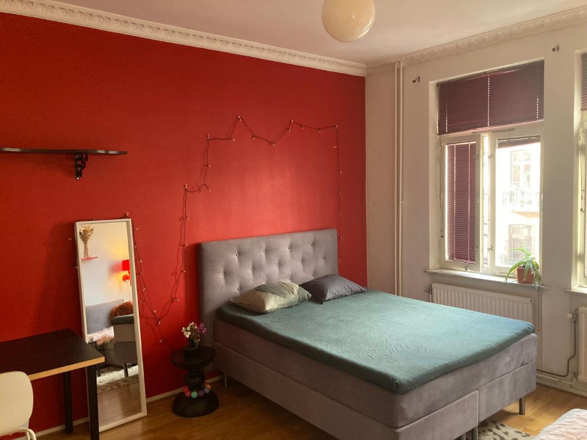 Rum Med Eget Badrum Och Stort, Delat Koek,Centralt I Malmoe A Room In An Apartment, Own Bathroom And Kitchen Shared With A Family 외부 사진