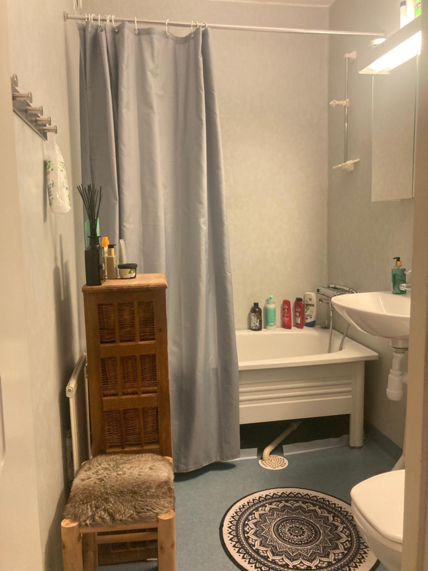 Rum Med Eget Badrum Och Stort, Delat Koek,Centralt I Malmoe A Room In An Apartment, Own Bathroom And Kitchen Shared With A Family 외부 사진